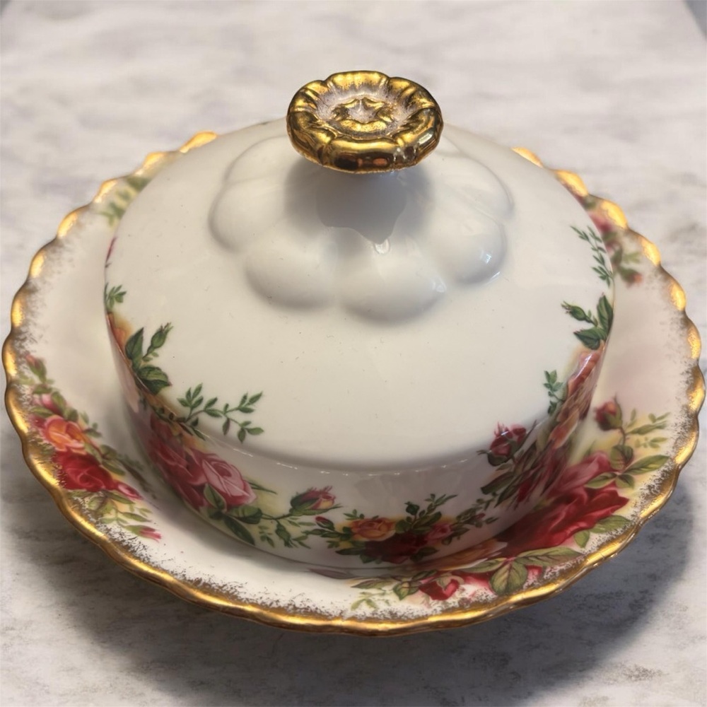 Royal Albert Old Country Roses Fine Bone Chin - Porcelain Dish With Lid